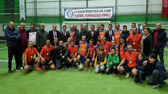 24 Kasım Öğretmenler Günü Futbol Turnuvası Final Müsabakaları Yapıldı