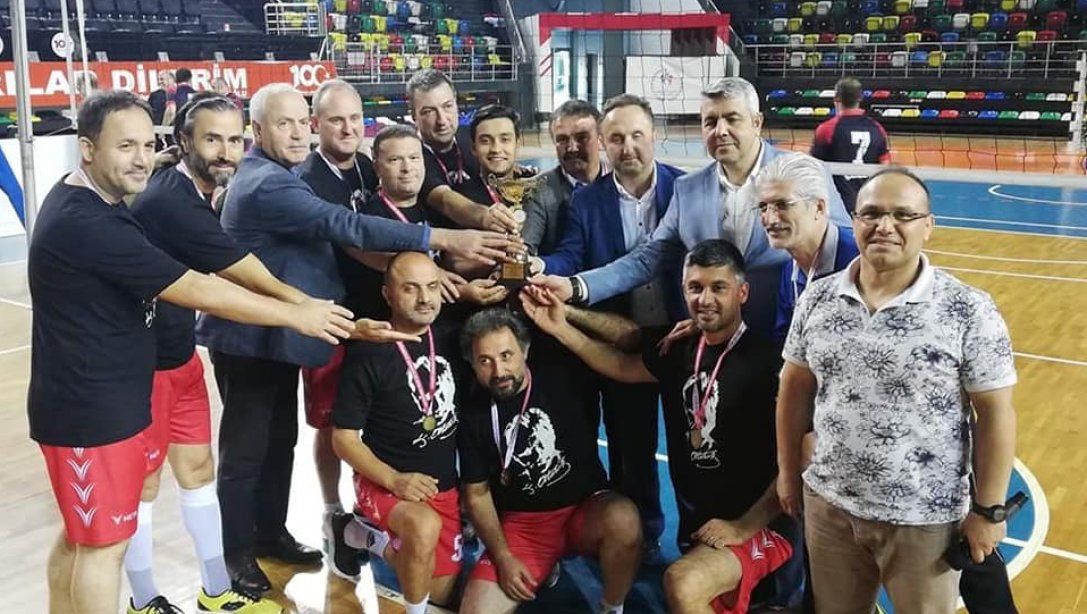 Atakum İlçe Milli Eğitim Müdürlüğü Voleybol Takımı Öğretmenler Arası Voleybol Turnuvasında Karadeniz Bölge 1.si olmuştur.