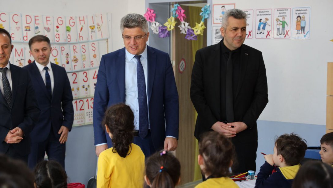 İl Milli Eğitim Müdürümüz Dr. Murat Ağar, İlçe Milli Eğitim Müdürümüz Mehmet İrfan Yetik ile birlikte, Atakum İlkokulumuzu ziyaret etti.