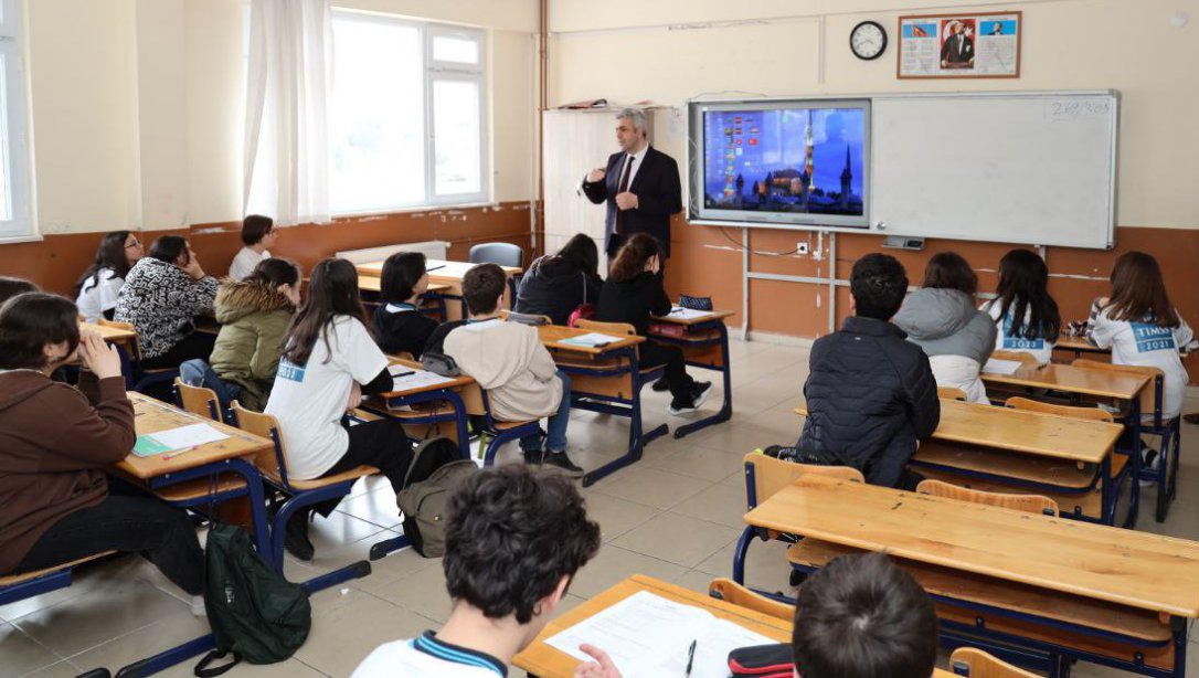 İlçe Milli Eğitim Müdürümüz Mehmet İrfan YETİK, TIMMS 2023 Faaliyetinde Ülkemizi Temsil Edecek Okullardan Olan Denizevleri Ortaokulumuzu Ziyaret Etti