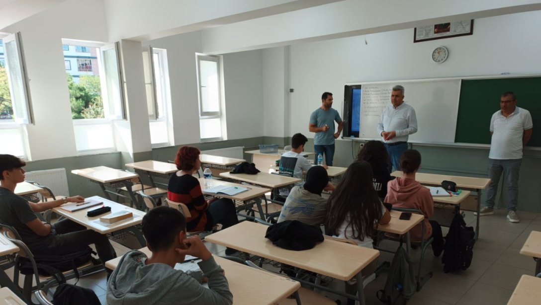 İlçe Milli Eğitim Müdürümüz Mehmet İrfan Yetik, Onur Ateş Anadolu Lisemizi Ziyaret Etti