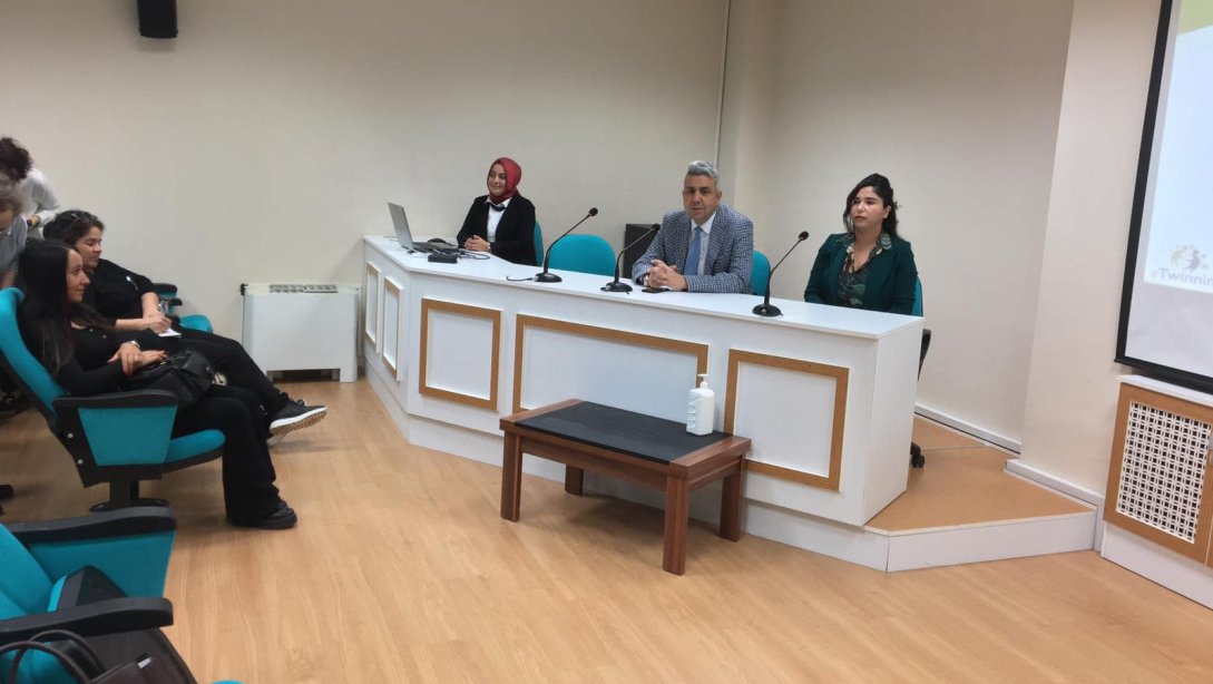 İlçe Milli Eğitim Müdürümüz Mehmet İrfan Yetik, eTwinning Tanıtım ve Bilgilendirme Toplantısına Katıldı