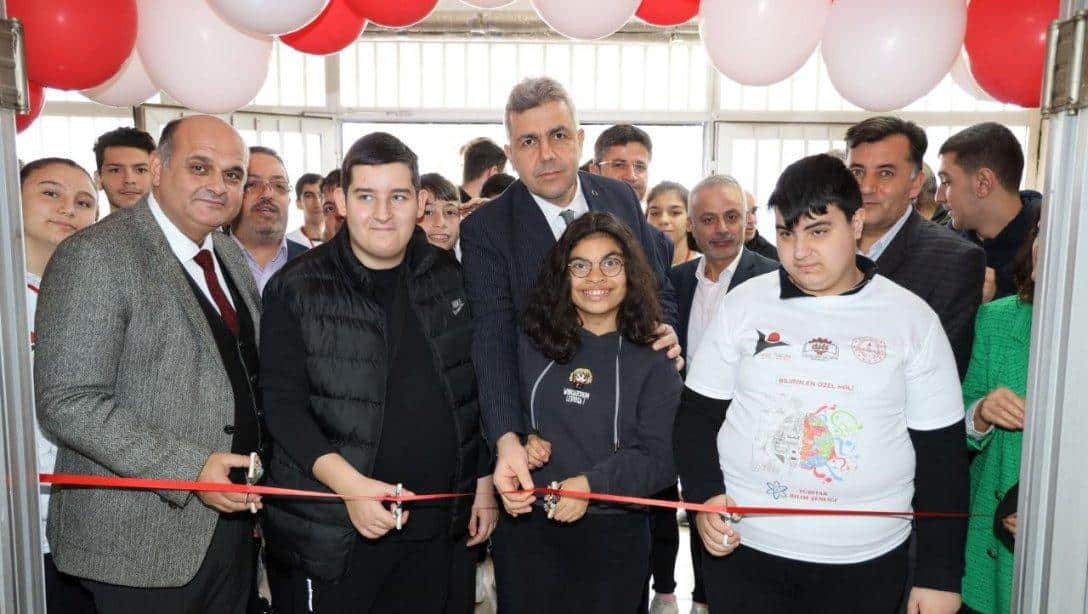  İlçe Milli Eğitim Müdürümüz Mehmet İrfan YETİK TÜBİTAK 4006 Bilim Fuarı Açılışını Gerçekleştirdi