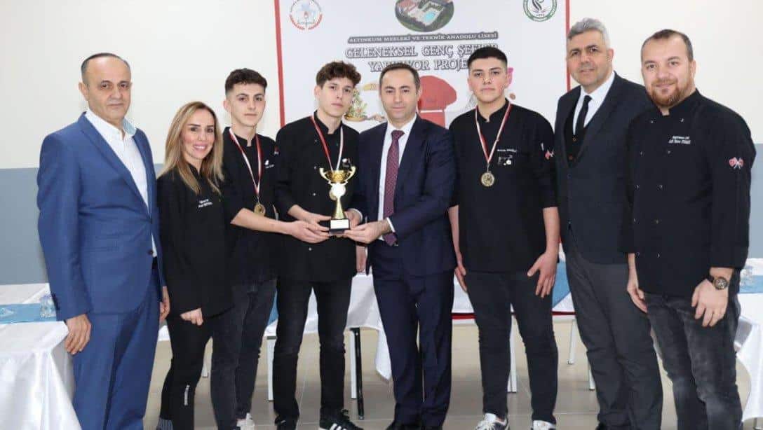 30 Ülkenin katıldığı 20. Uluslararası İstanbul Mutfak Günleri Festivalinde Lise Düzeyi Modern Türk Mutfağı ekip yarışmasında Altın Madalya Kazanan Öğrencilerimize Kupaları Takdim Edildi