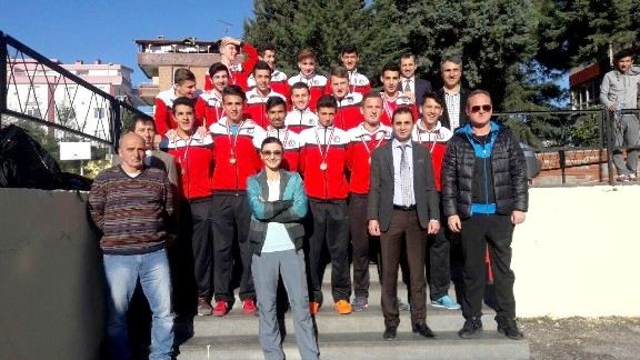 Atakum Cumhuriyet Anadolu Lisesinin Futboldaki Başarısı