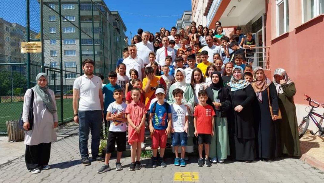 İlçe Milli Eğitim Müdürümüz Mehmet İrfan Yetik, Kaymakamımız Sn. Kemal Yıldız ve Tügva Samsun İl Başkanı Mustafa Demir ile birlikte Atakent Ortaokulumuzda yapılan Tügva Yaz Okulunu ziyaret ettiler.
