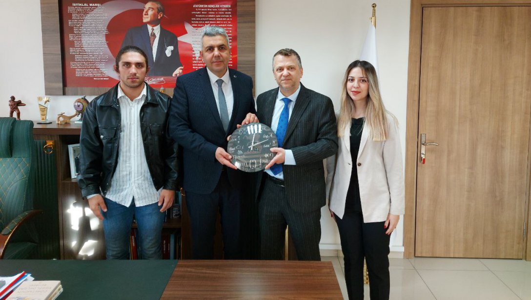Ondokuz Mayıs Üniversitesi Fen Fakültesi Dekanı Prof. Dr. Emin Kasap, İlçe Milli Eğitim Müdürümüz Mehmet İrfan Yetik'i ziyaret etti.