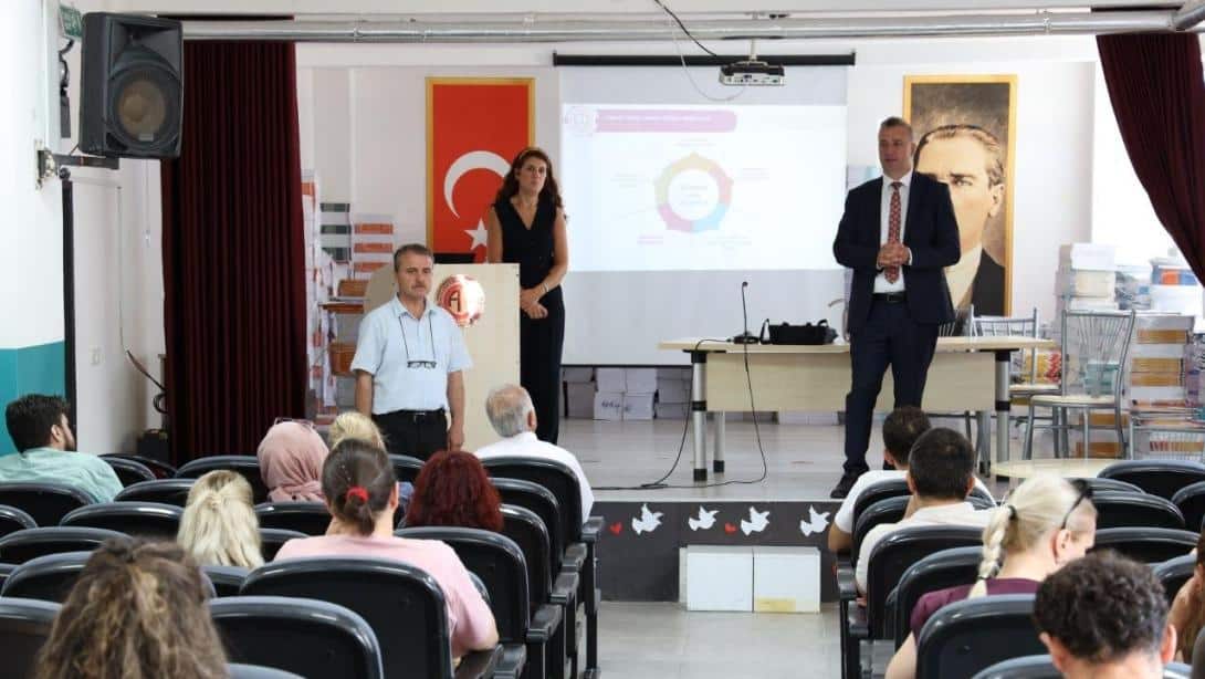 Türkiye Yüzyılı Maarif Modeli Hizmet İçi Eğitim Seminerleri Devam Ediyor